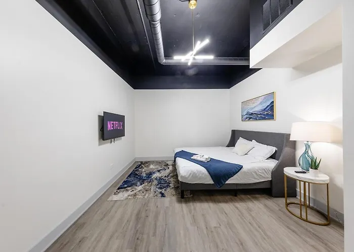 Group-friendly 6br Luxury In Prime South Loop Location With Optional Parking And Gym Access Near Mccormick Place, Soldier Field And Grant Park Chicago