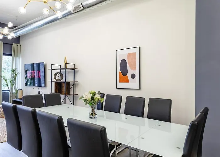 Group-friendly 6br Luxury In Prime South Loop Location With Optional Parking And Gym Access Near Mccormick Place, Soldier Field And Grant Park *