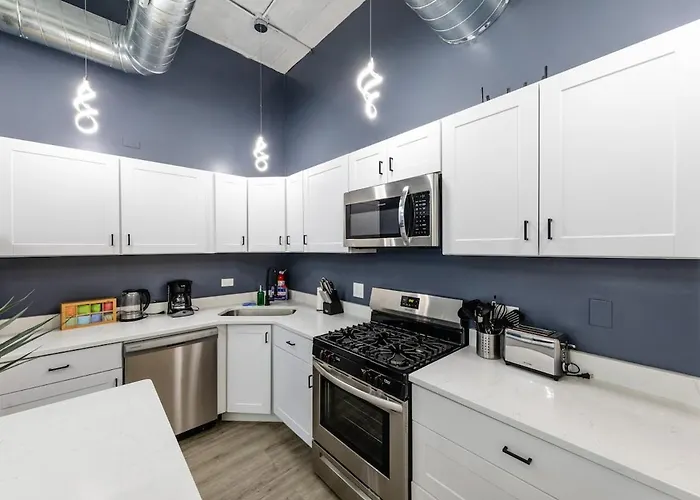 Group-friendly 6br Luxury In Prime South Loop Location With Optional Parking And Gym Access Near Mccormick Place, Soldier Field And Grant Park Chicago