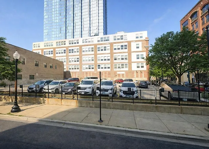 Group-friendly 6br Luxury In Prime South Loop Location With Optional Parking And Gym Access Near Mccormick Place, Soldier Field And Grant Park * Chicago