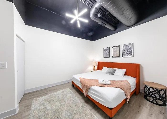 Group-friendly 6br Luxury In Prime South Loop Location With Optional Parking And Gym Access Near Mccormick Place, Soldier Field And Grant Park Chicago