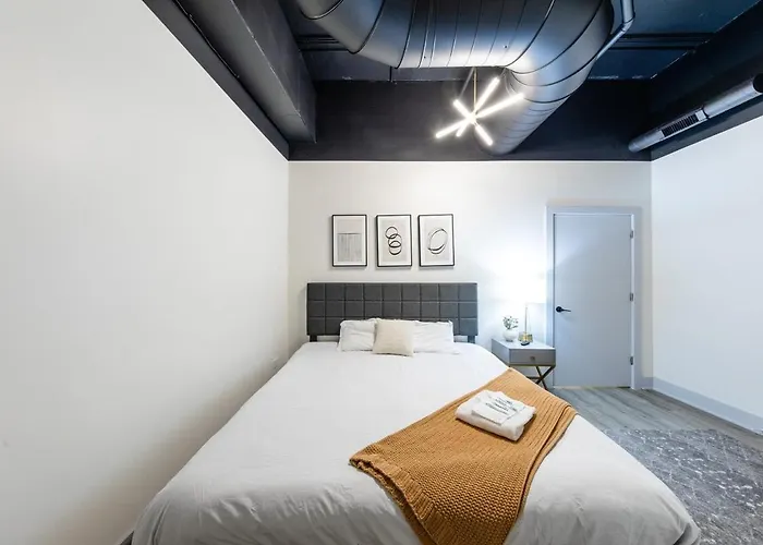 Group-friendly 6br Luxury In Prime South Loop Location With Optional Parking And Gym Access Near Mccormick Place, Soldier Field And Grant Park Chicago